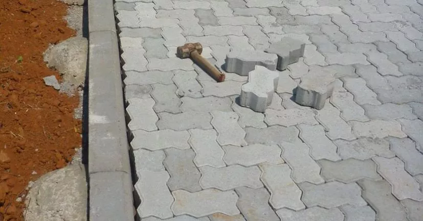 Paver: Quais os benefícios e como utilizá-lo na construção? 4 paver 16 faces 827x433 1