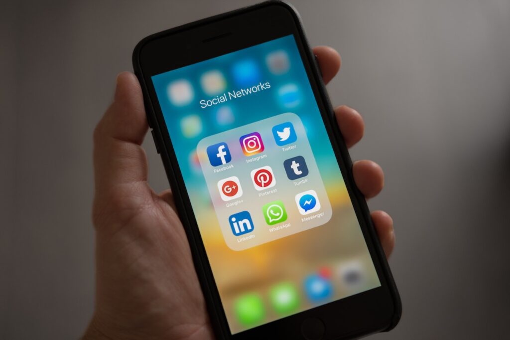 Como utilizar as redes sociais para aumentar minhas vendas? 2 pexels tracy le blanc 607812